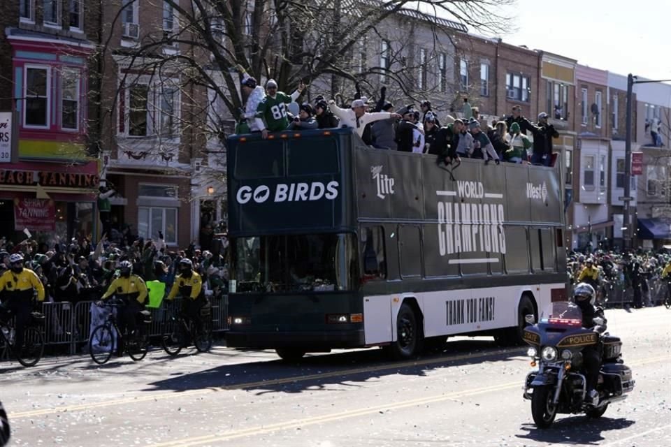 El 'Go Birds' retumbó en las calles de Filadelfia.