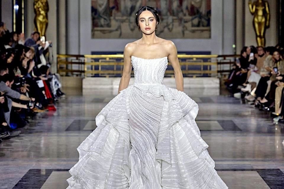 La belleza del crepúsculo inspiró al diseñador Tony Ward para su colección presentada en París.