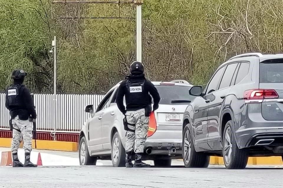 Este sábado se cumple una semana de que los mandos de la Guardia Nacional y Sedena en Reynosa ordenaron un operativo de revisión de cajuelas a los vehículos en puentes fronterizos.