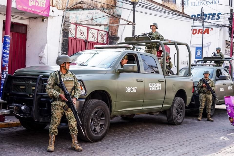 La Secretaría de Seguridad Ciudadana designará 15 patrullas para la vigilancia de las calles en el Sector Mixquic y la Secretaría de la Defensa desplegará elementos en la zona.