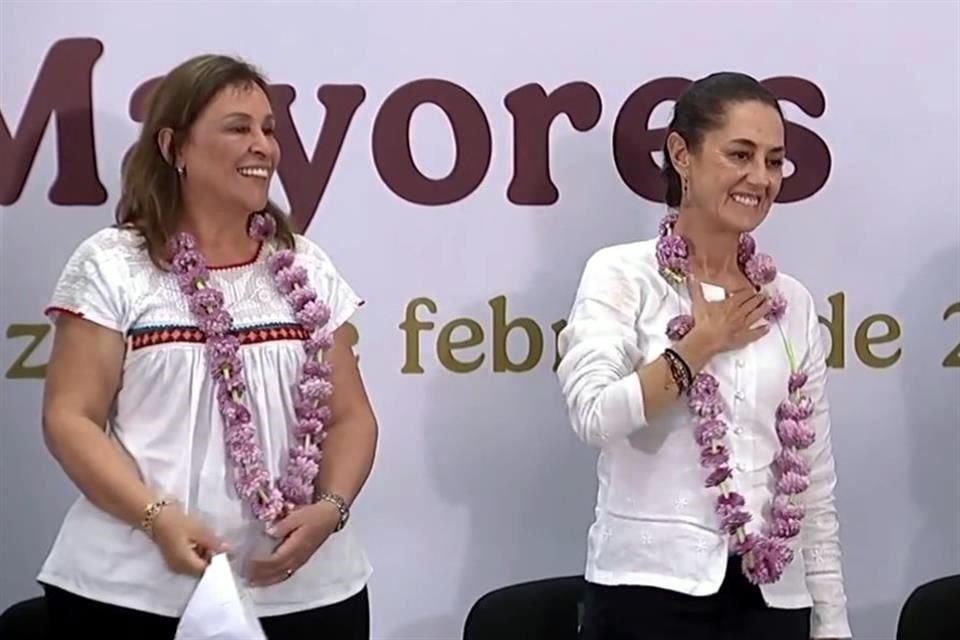 Rocío Nahle, Gobernadora de Veracruz, y Claudia Sheinbaum, Presidenta de la República, en acto de entrega de apoyos sociales en el Municipio de Gutiérrez Zamora.