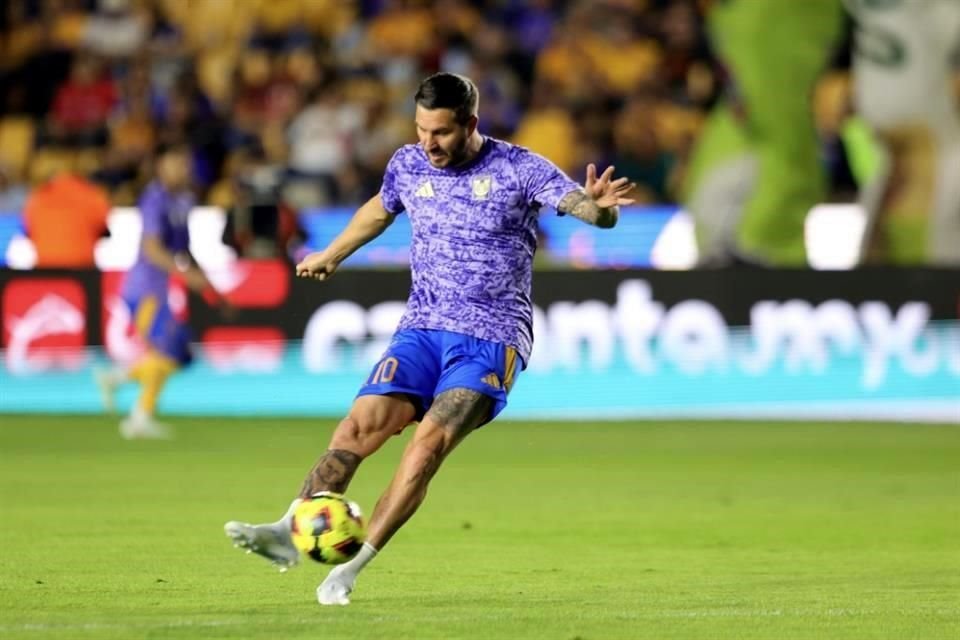 Tras superar su lesión, André-pierre Gignac salió a la banca.