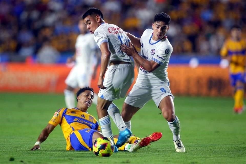 La Máquina cae en el Estadio Universitario.