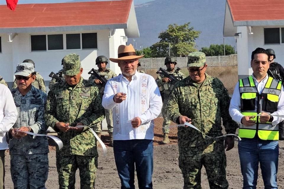 Dentro del Tianguis Limonero,se estableció un cuartel con presencia del Ejército, la Guardia Nacional y la Guardia Civil, con el propósito de prevenir la extorsión.