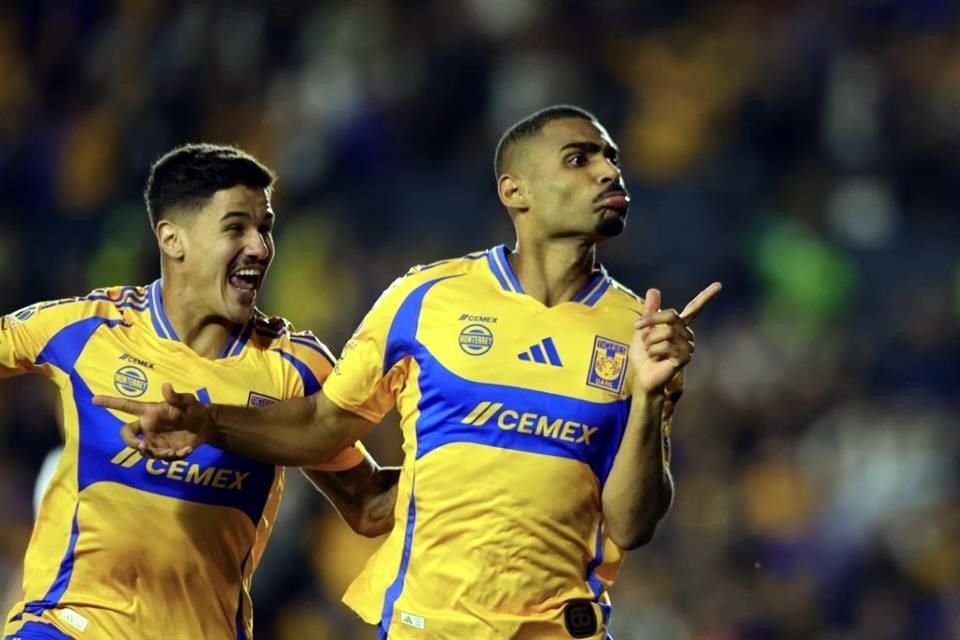 Joaquim Pereira celebra la segunda anotación de los felinos.