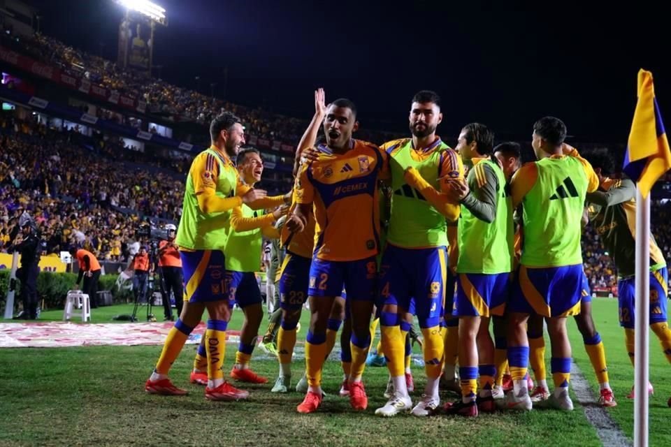 Así festejó Joaquim su segundo gol en Liga con Tigres.