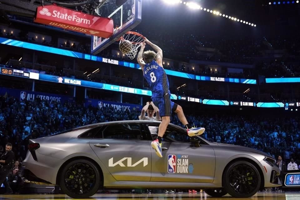 Mac McClung logró una clavada saltando sobre un auto.