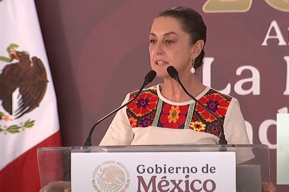 De gira por Tihuatlán, Veracruz, la Presidenta dijo que un objetivo de su Gobierno es recuperar la petroquímica de Pemex.