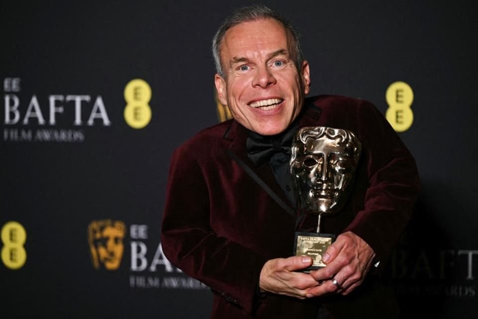 Warwick Davis fue homenajeado con un premio por su trayectoria.