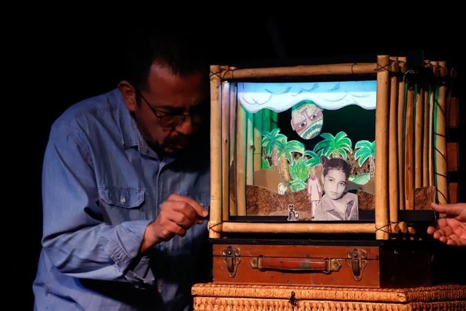 'Un patakí de la creación' es narrada dentro de un huacal; cuenta, a partir de títeres, cómo se creó el mundo según la tradición yoruba.