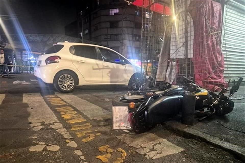 El motociclista fue embestido por un Peugeot 208, cuyo conductor dio vuelta hacia la derecha para incorporarse a la vialidad.