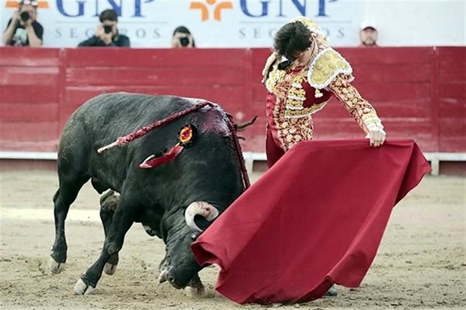 El peruano Andrés Roca Rey tuvo una brillante actuación y cortó tres orejas.