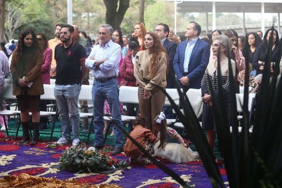 Con una celebración entre danzas y mariachi, los familiares de Vicente Fernández recordaron al intérprete en el que sería su cumpleaños 85.