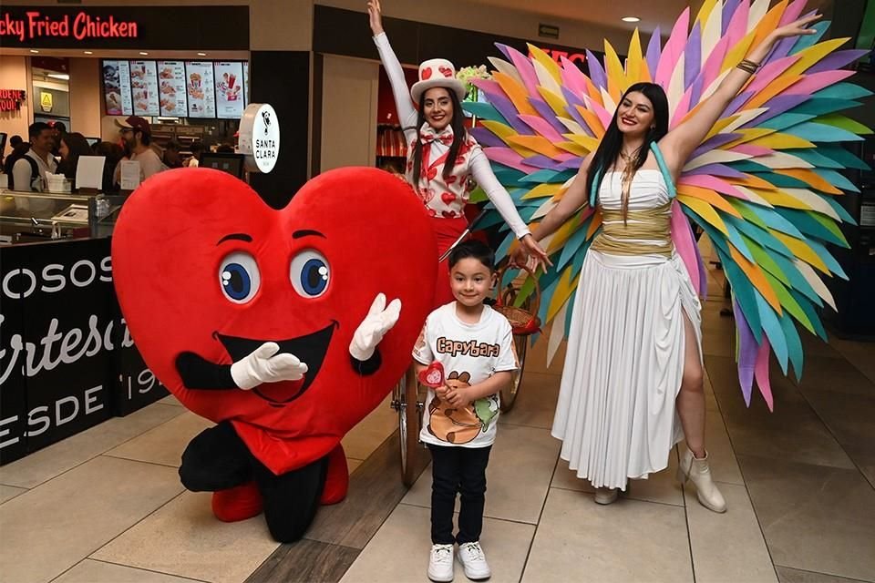 Centro Santa Fe celebró el Día del Amor y la Amistad