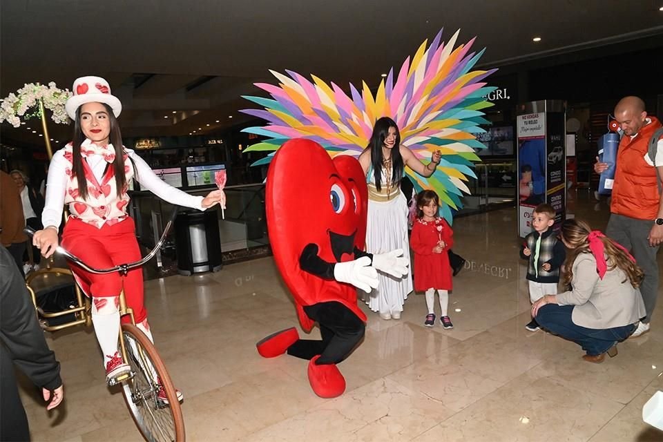 Centro Santa Fe celebró el Día del Amor y la Amistad