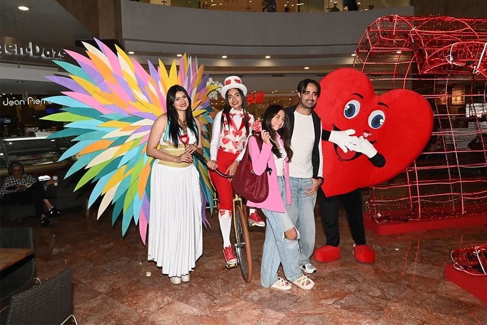 Centro Santa Fe celebró el Día del Amor y la Amistad