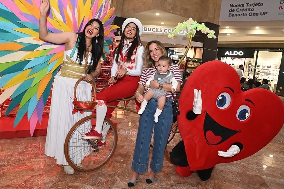 Centro Santa Fe celebró el Día del Amor y la Amistad