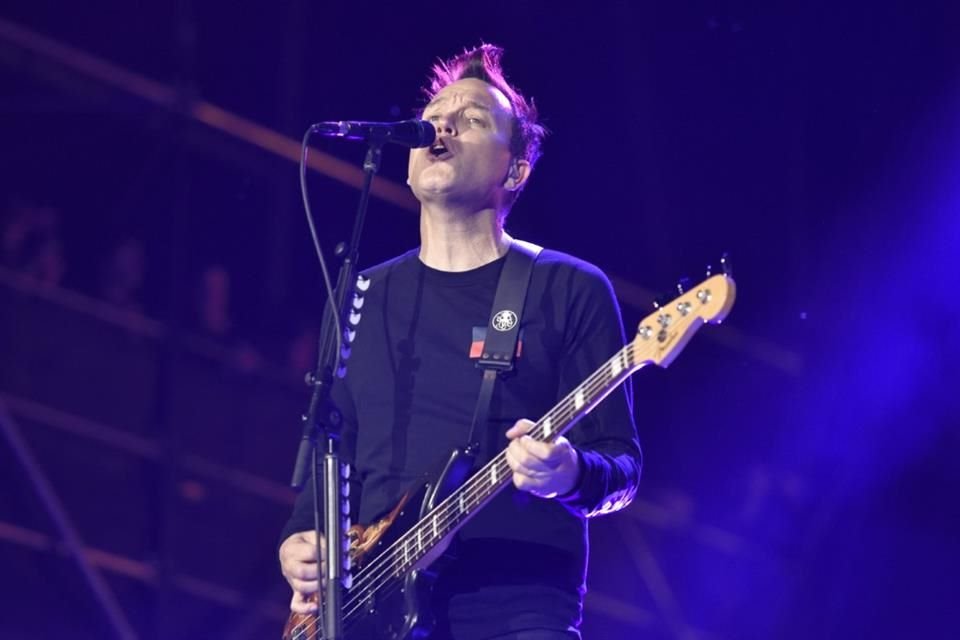 Hoppus indicó que empleará los ingresos de la venta para comprar obras de artistas emergentes.