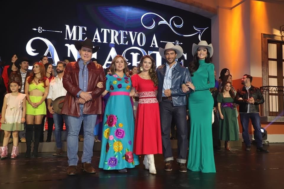 La telenovela busca enaltecer la cultura mexicana en un ambiente de caballerizas, haciendas, ríos y manantiales.