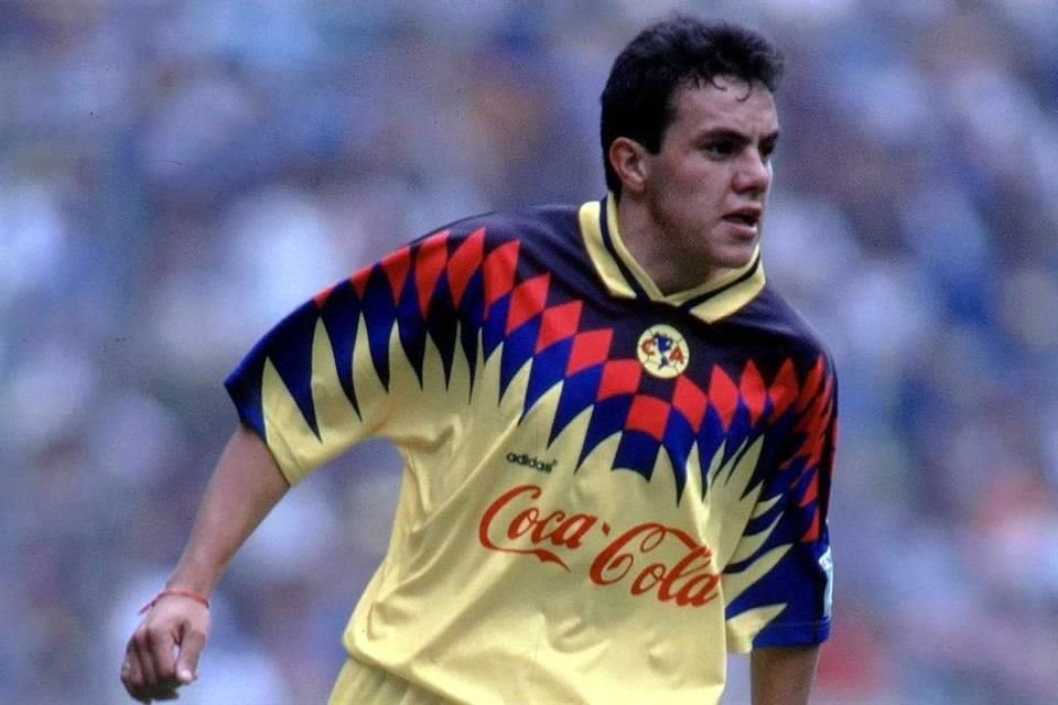 Adidas vistió al América en la década de los 90.