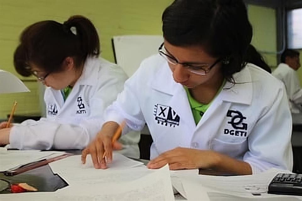 La SEP propuso compactar el número de carreras de bachillerato tecnológico de 106 a 50, de las cuales 10 o 15 serían nuevas.