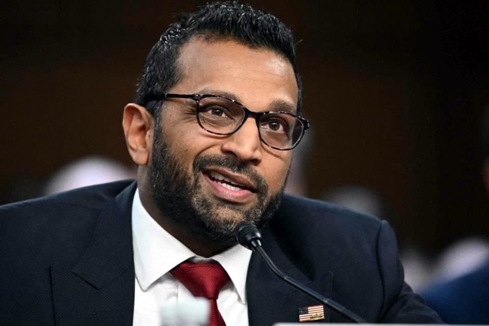 El Senado de EU confirmó a Kash Patel como director del FBI, quien defendió a atacantes del Capitolio y a grupo extremista QAnon.