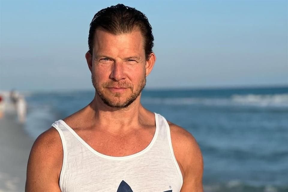 El actor Eric Mabius, famoso por la serie 'Ugly Betty', fue arrestado en Florida por dos cargos de agresión tras una pelea en un bar.