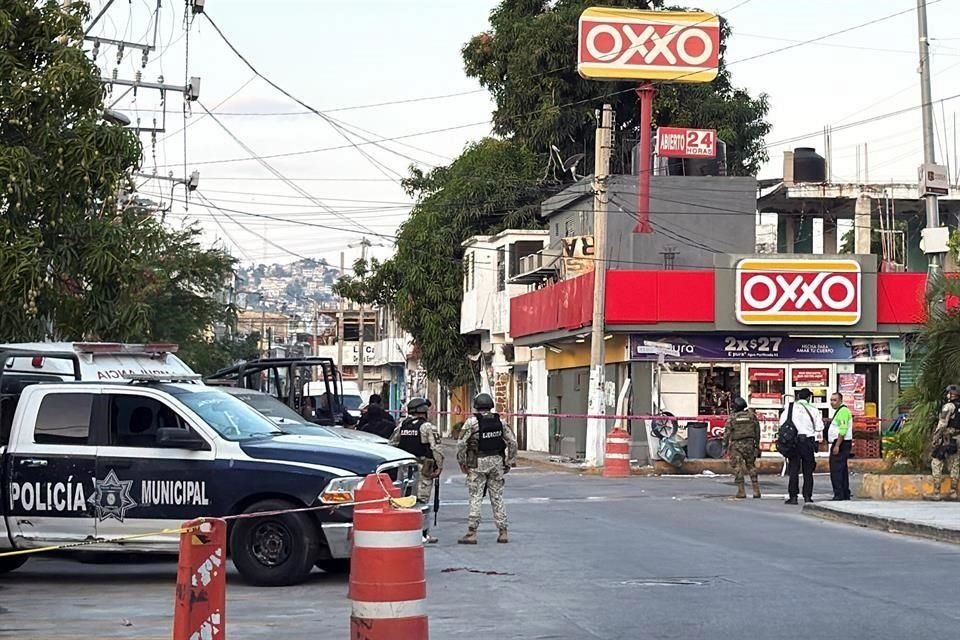 Elementos de la Policía Municipal y del Ejército acudieron a la zona.