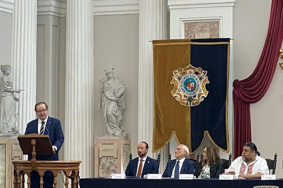 El Rector de la UNAM, Leonardo Lomelí, inauguró este viernes la Feria Internacional del Libro del Palacio de Minería.