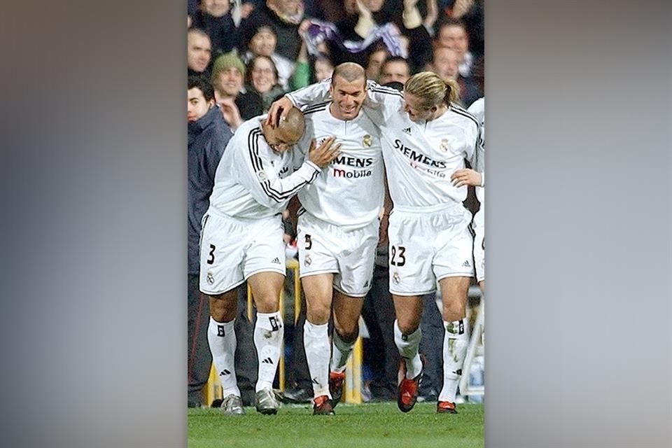 Roberto Carlos (izq.), junto a Zidane y Beckham fueron parte de Los Galácticos.