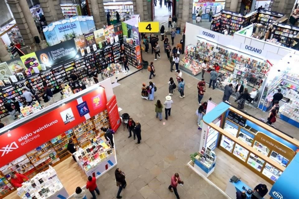 Abierta al público a partir de este viernes, la Feria Internacional del Libro del Palacio de Minería (FILPM) contará con la presencia de 700 autores y 433 sellos editoriales.