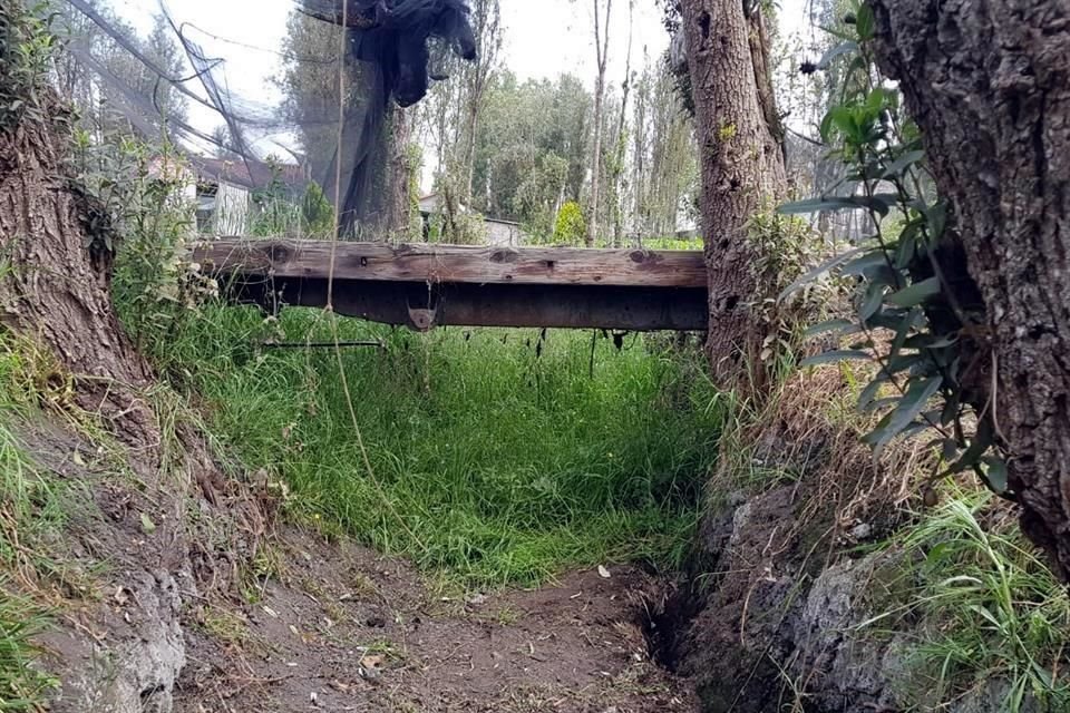 En los terrenos se han registrado grietas provocadas por la falta de agua. 