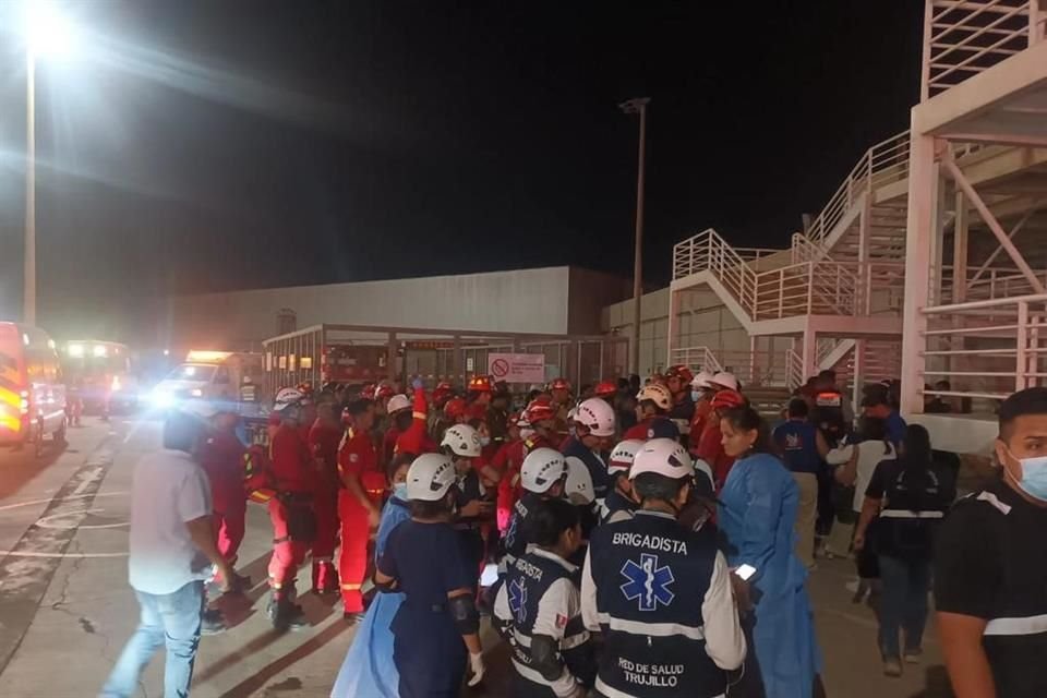 Al menos 20 personas resultaron heridas por el colapso de la estructura en una plaza comercial en Perú, de acuerdo con autoridades.