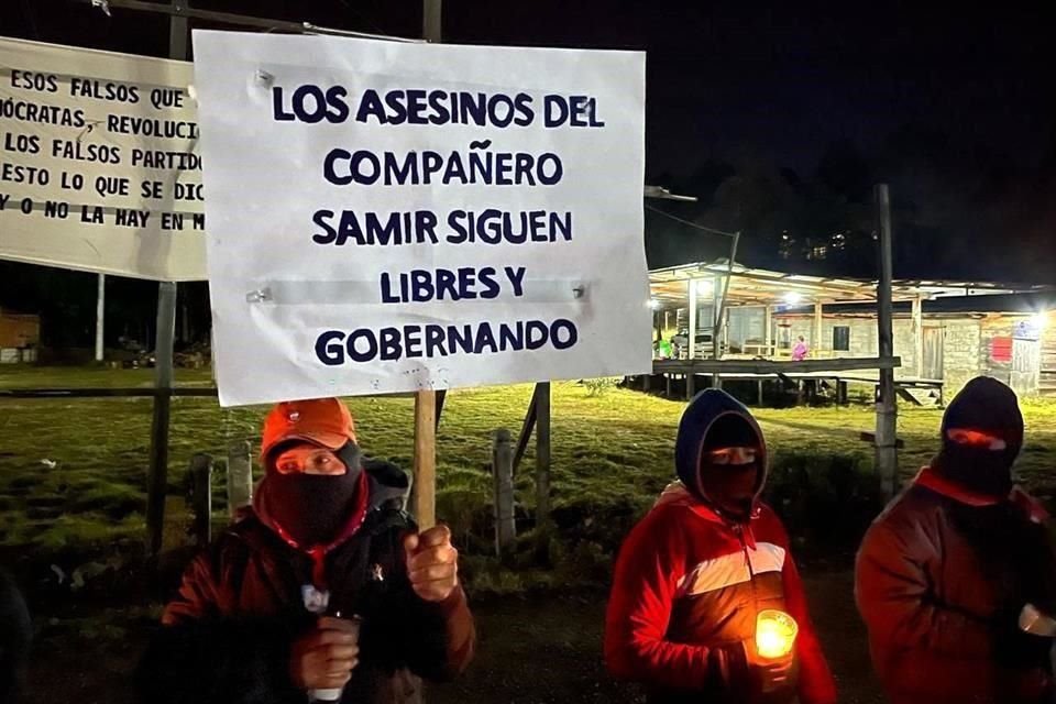 Integrantes del EZLN en Chiapas, salieron de sus comunidades para protestar en rechazo a la construcción de la autopista Palenque-San Cristóbal y la presencia de la GN en sus territorios.