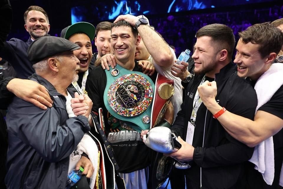 Dmitry Bivol acabó con un corte en el párpado, pero es el nuevo campeón indiscutido en las 175 libras.