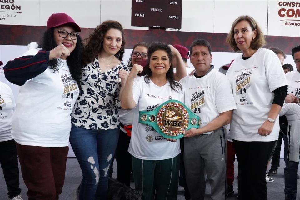 La Mandataria local acudió al Gimnasio G3, en Álvaro Obregón, en donde arrancó la gira de box. 