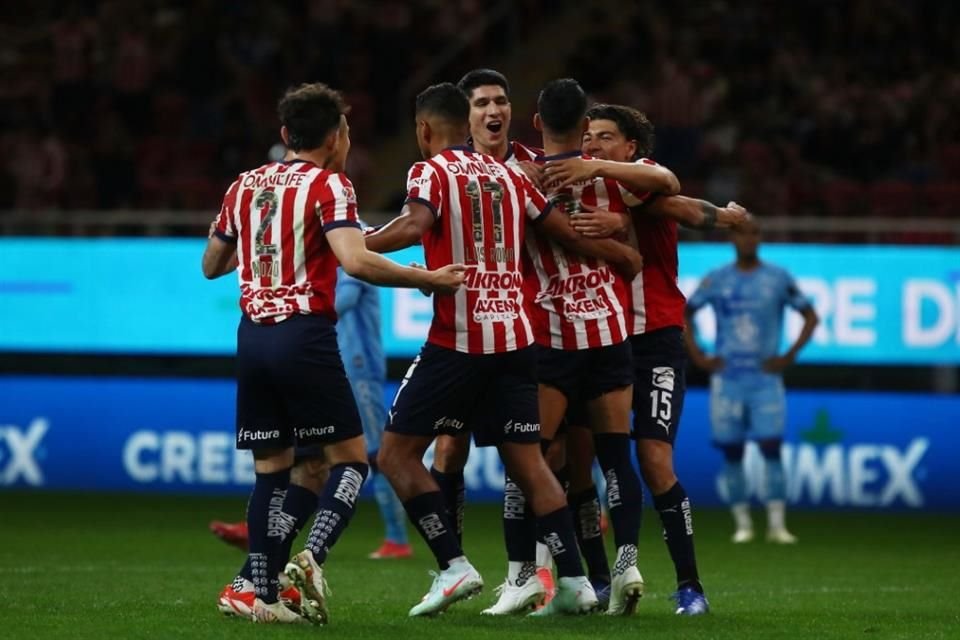 Al 20' Alan Pulido se encargó de poner tablas el asunto, en un gol que tuvo intervención del VAR.