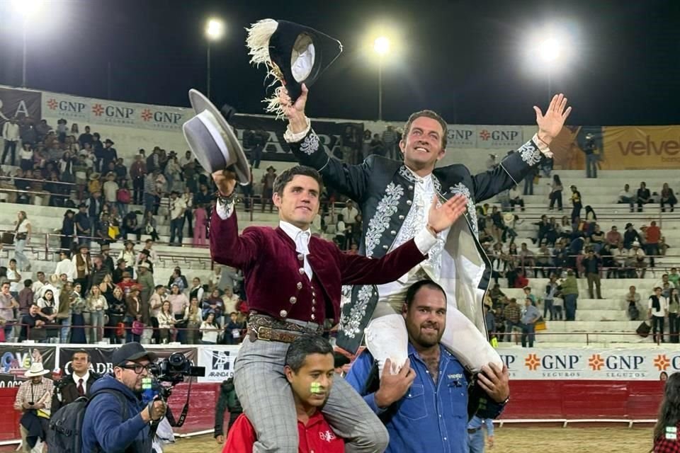 Jorge Hernández Gárate y Guillermo Hermoso de Mendoza salieron en hombros de la última corrida de feria en la Plaza de Toros La Luz de León.