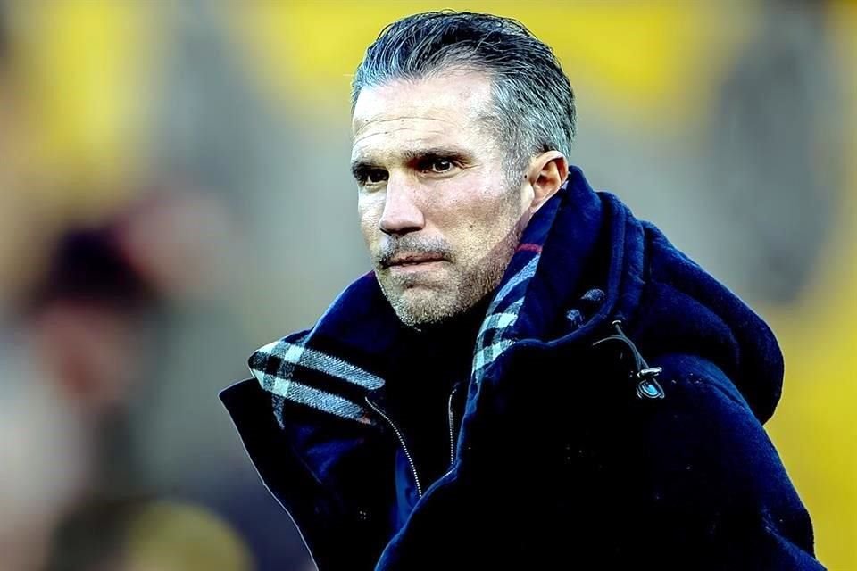 Robin van Persie regresa a su ex equipo, pero ahora como estratega.