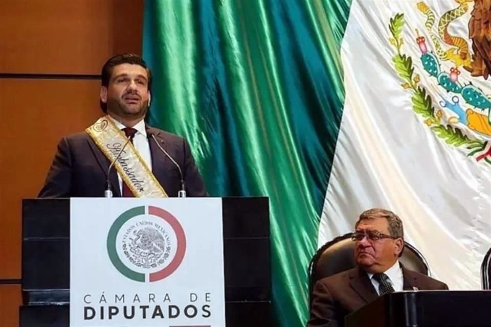 En julio de 2023, el abogado fue galardonado por diputados como 'Embajador Internacional por la Paz'.