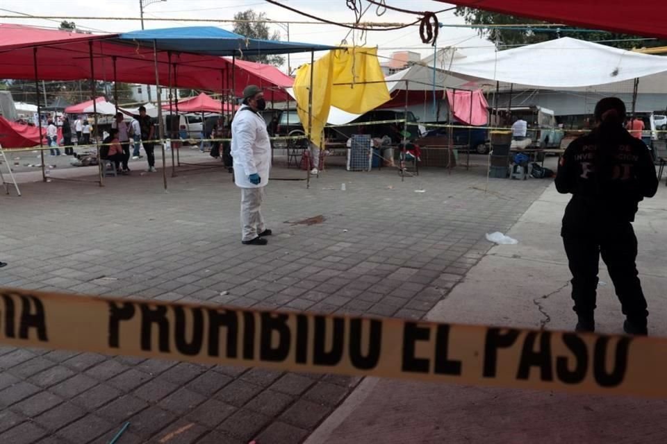 Un hombre fue asesinado con cuatro tiros en el tianguis de Las Torres, en la Alcaldía Iztapalapa.