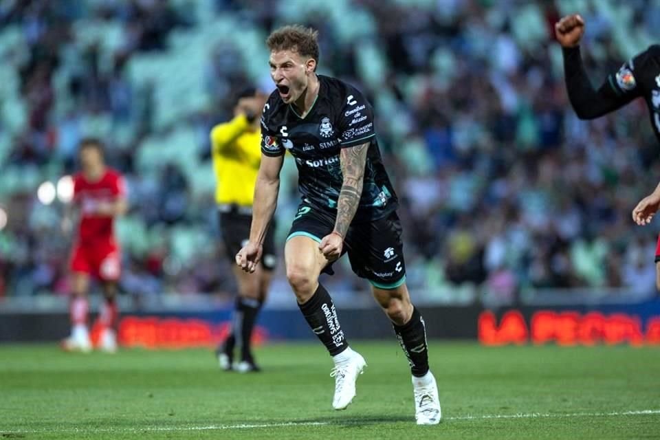 Bruno Barticciotto marcó doblete para romper la racha de 16 partidos sin ganar que tenía Santos Laguna en la Liga MX.