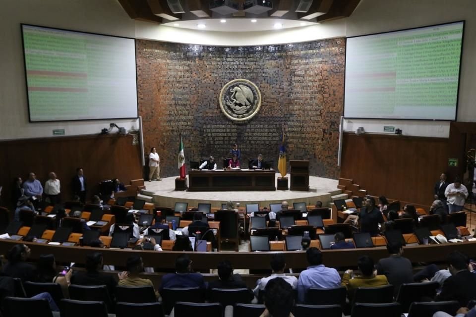 A propuesta de diputados de MC, Morena y PVEM, se postergó la comparecencia de funcionarios de seguridad por el caso Teuchitlán y no se definió  una nueva fecha.