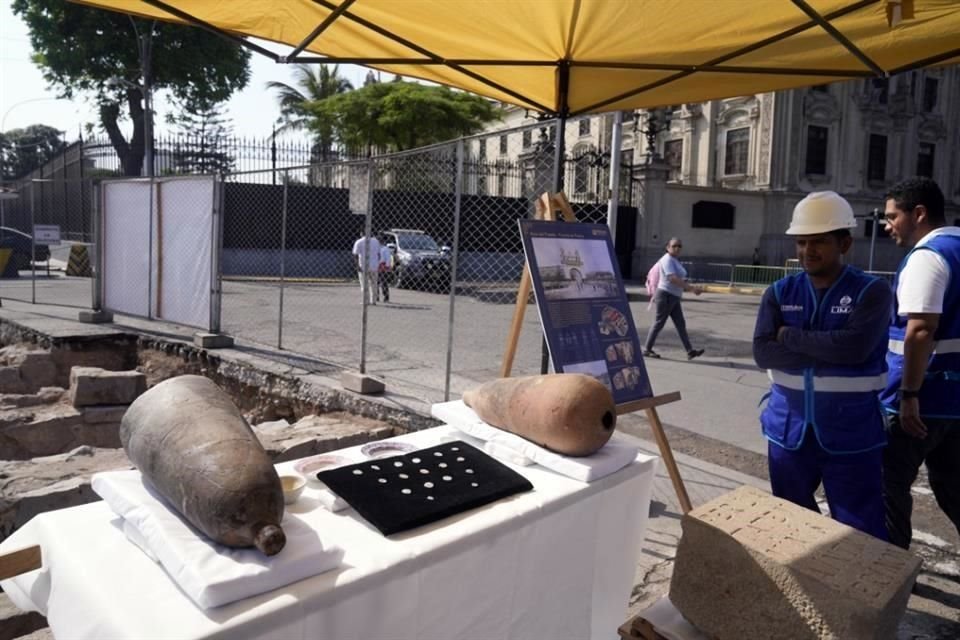 En las excavaciones fueron desenterradas 15 monedas de plata de forma irregular, llamadas 'macuquinas'.