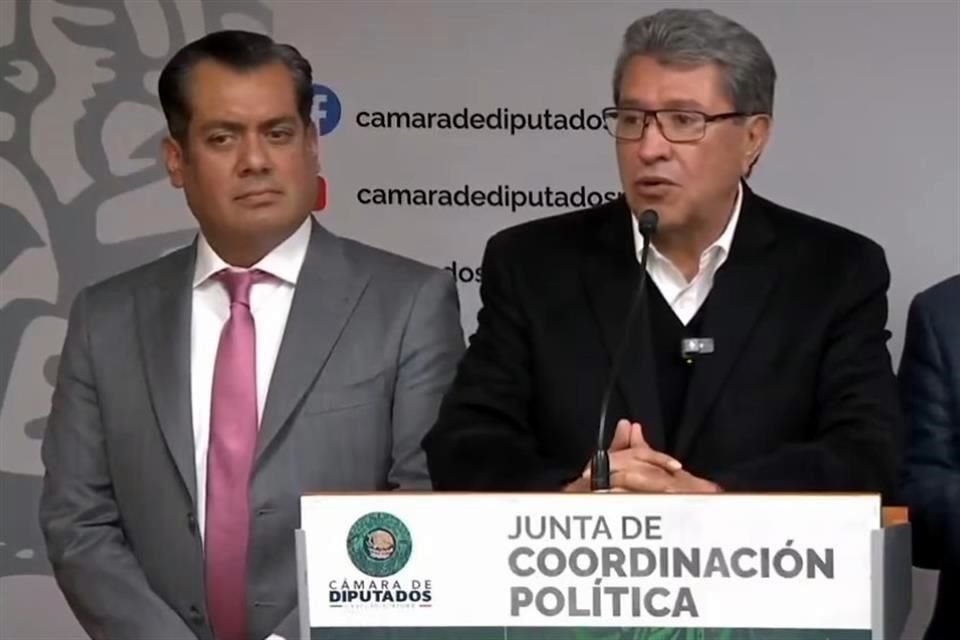 Los diputados morenistas Sergio Gutiérrez y Ricardo Monreal, en San Lázaro.