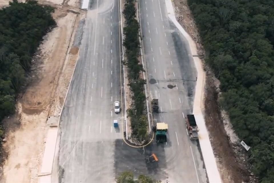 Carretera federal MEX-307 Reforma Agraria-Puerto Juárez.