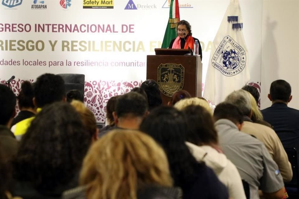 En la inauguración del Congreso estuvieron presentes Clara Brugada, Jefa de Gobierno y Myriam Urzúa.
