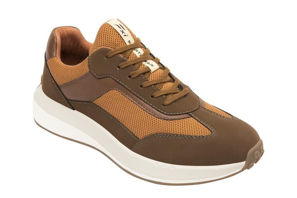 Los sneakers que en el exterior proyectan un aire retro tan de moda se adaptan a cualquier outfit, en café, negro, blanco, gris y azul marino.