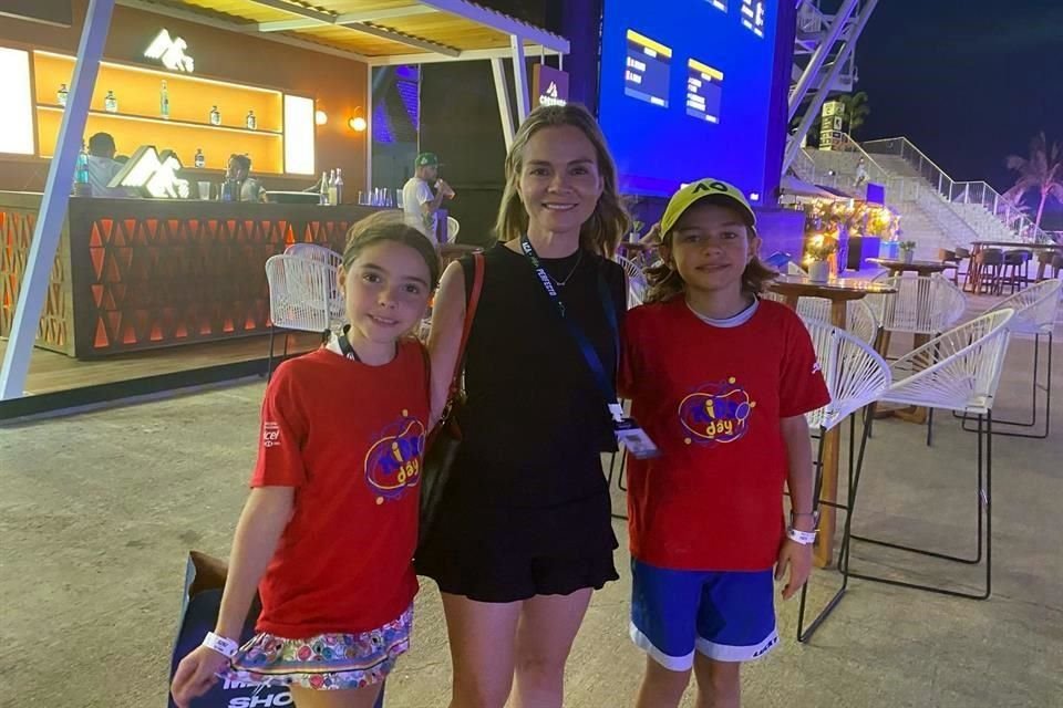 La esposa y los hijos del tenista mexicano Santiago González siguen sus pasos en el Abierto Mexicano de Tenis.