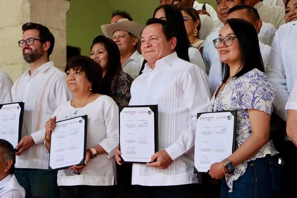 Firman convenio para garantizar viviendas dignas en Yucatán